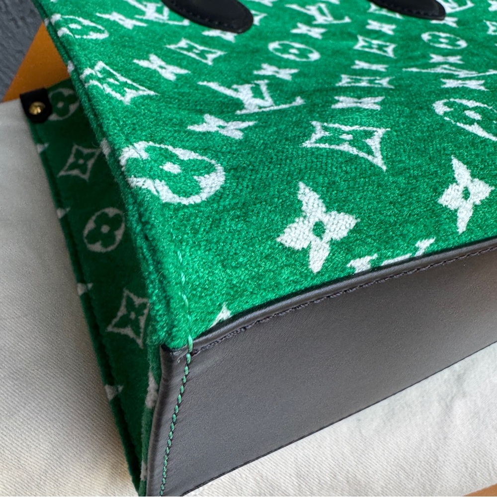 Louis Vuitton Monogram Velvet OnTheGo PM - Picture 12 of 16